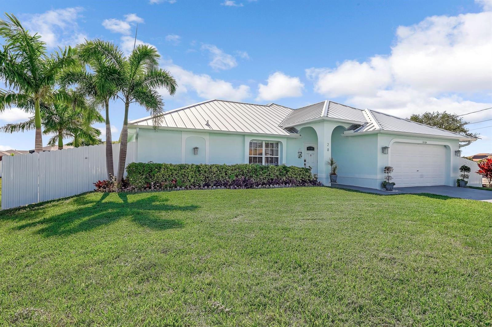 Foto de propiedad en 28 SW 21ST AVE CAPE CORAL con MLS# TB8536927