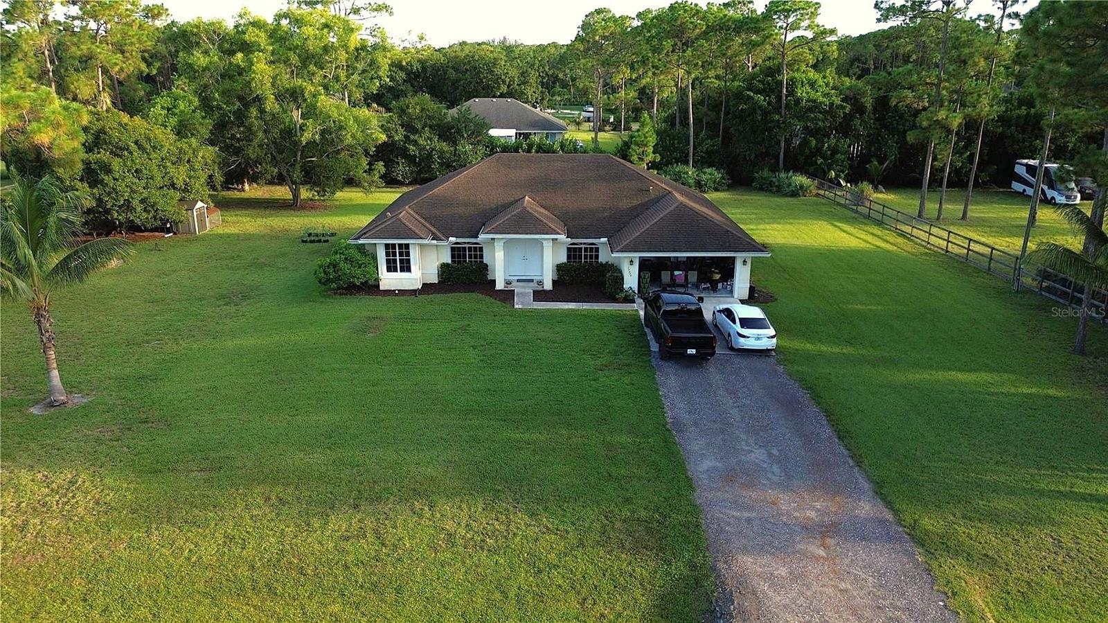 Foto de propiedad en 17770 64TH PL N LOXAHATCHEE con MLS# TB8538312