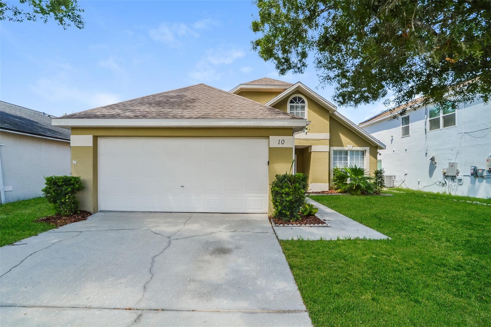 Foto de propiedad en 10 JETT LOOP APOPKA con MLS# TB8540255