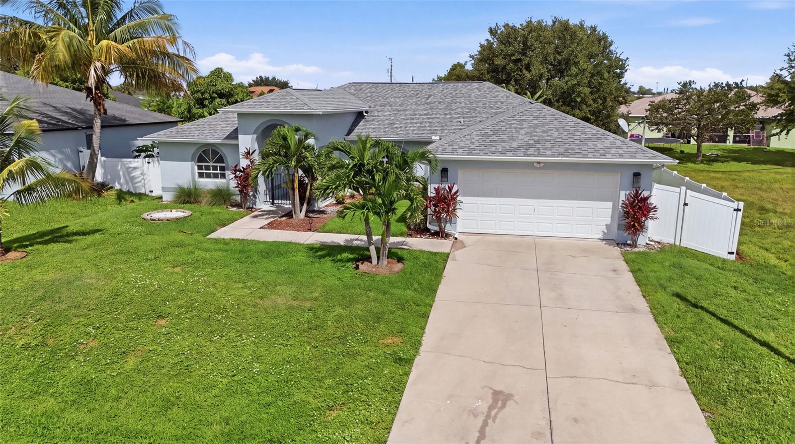 En Venta 413 NW 17TH PL, CAPE CORAL, FL 33993