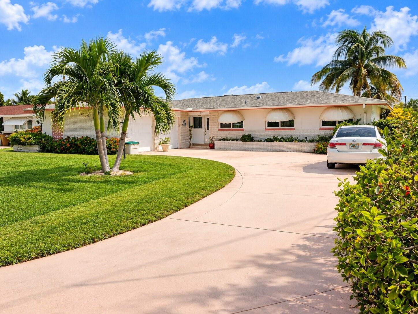 Foto de propiedad en 5163 SUNNYBROOK CT CAPE CORAL con MLS# TB8551346