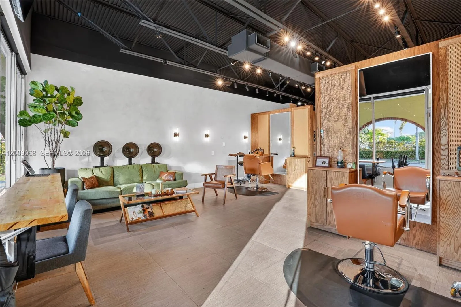 Foto de propiedad en Turnkey Beauty Salon & Turnkey Beauty Salon & Spa For Sale In Palmetto Ba, Palmetto Bay, FL 33157 Palmetto Bay con MLS# 