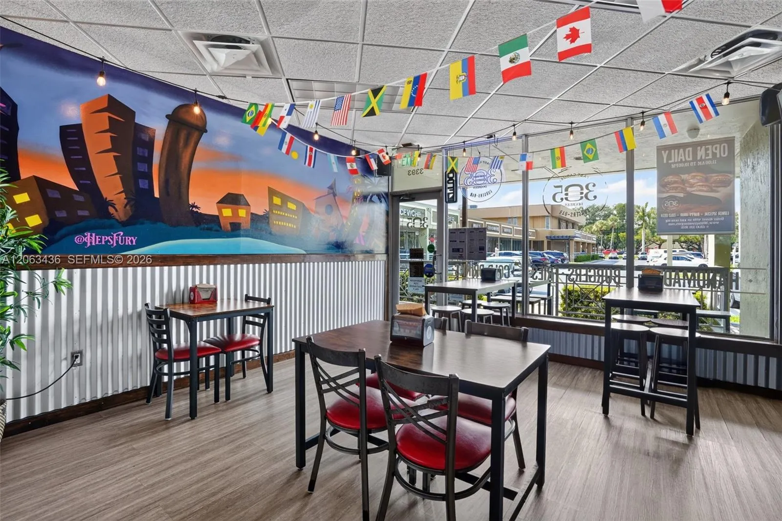 Foto de propiedad en Turnkey Hollywood Restaurant W/ Hood, Gas & 2cop!, Hollywood, FL 33021 Hollywood con MLS# 