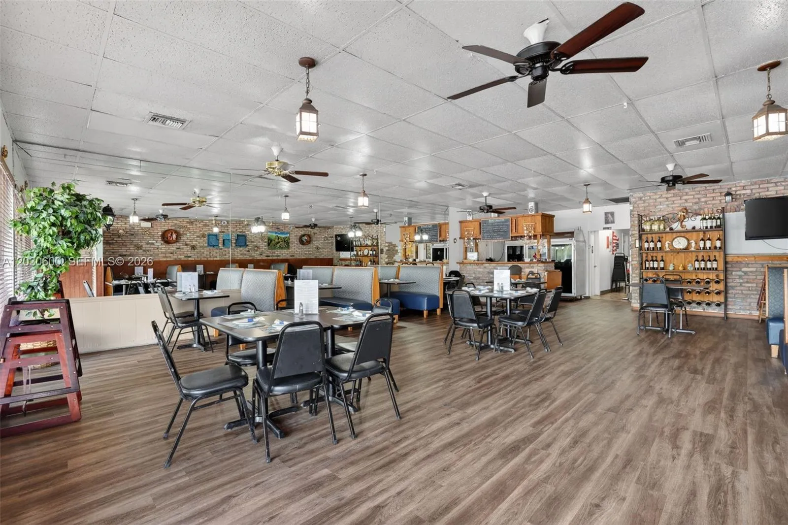 Foto de propiedad en Turnkey Pompano Beach Restaurant, Pompano Beach, FL 33060 Pompano Beach con MLS# 