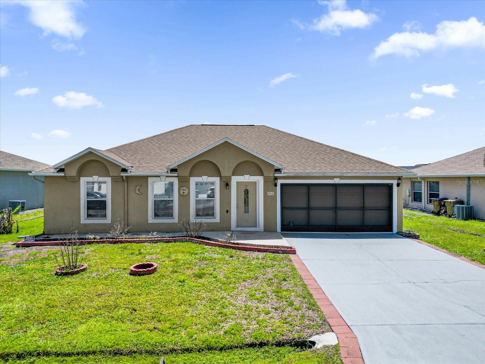 En Venta 916 NANCY CT, KISSIMMEE, FL 34759