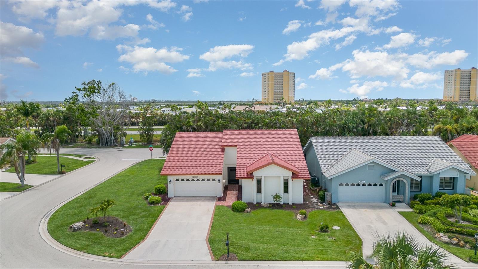 Foto de propiedad en 12601 KELLY PALM DR FORT MYERS con MLS# V4947347