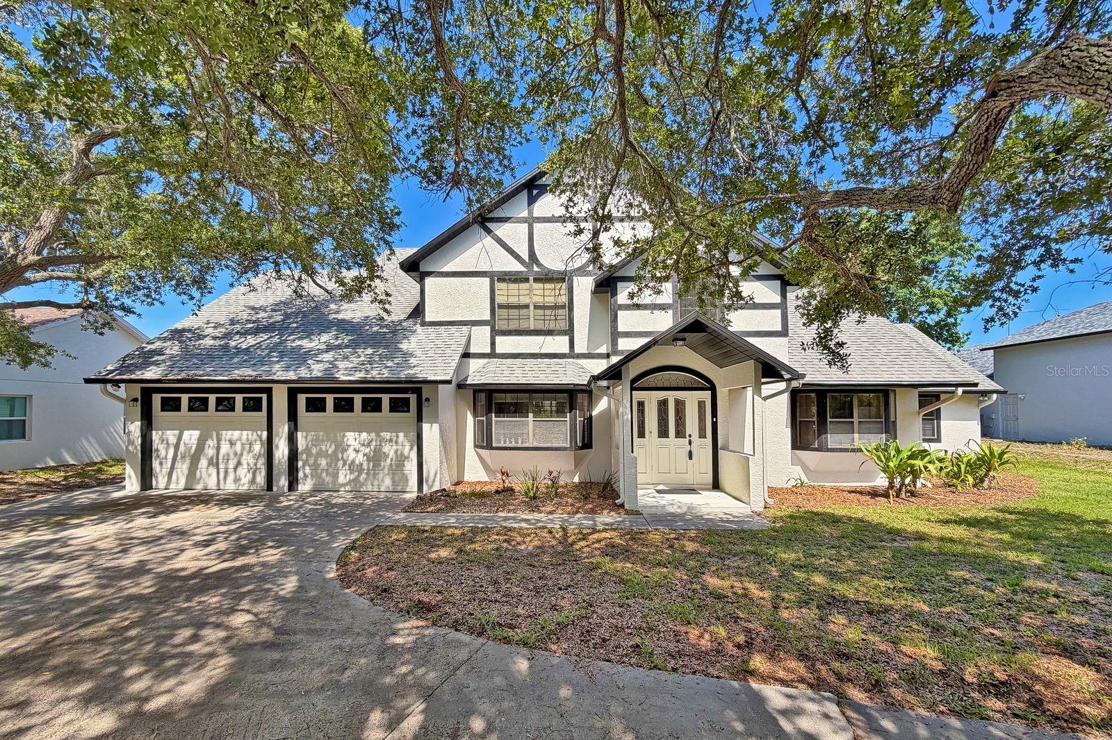 Foto de propiedad en 2080 NEWFOUND HARBOR DR MERRITT ISLAND con MLS# V4949152