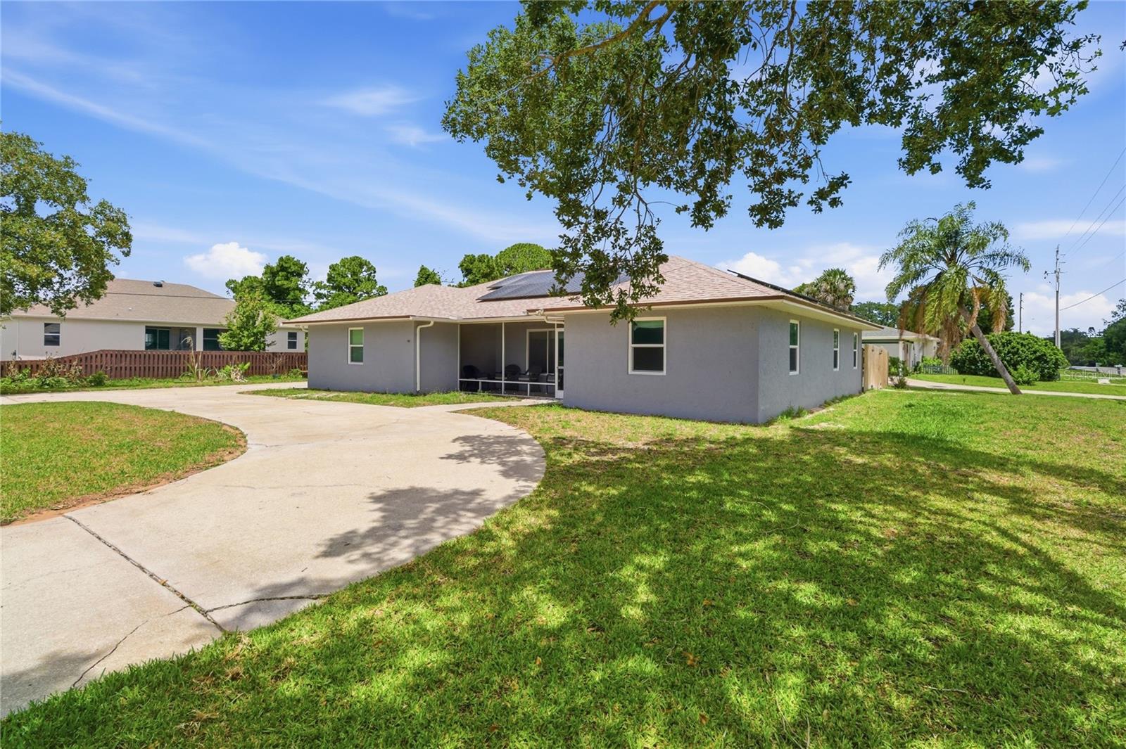 Foto de propiedad en 602 LAKE DR SEBASTIAN con MLS# V4949231
