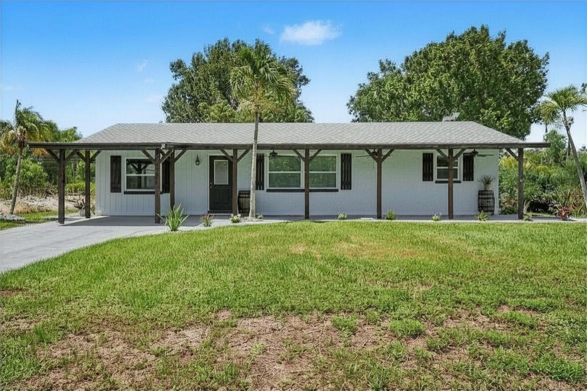 3728 Gasparilla St - Front view of house (some photos may be virtually staged)