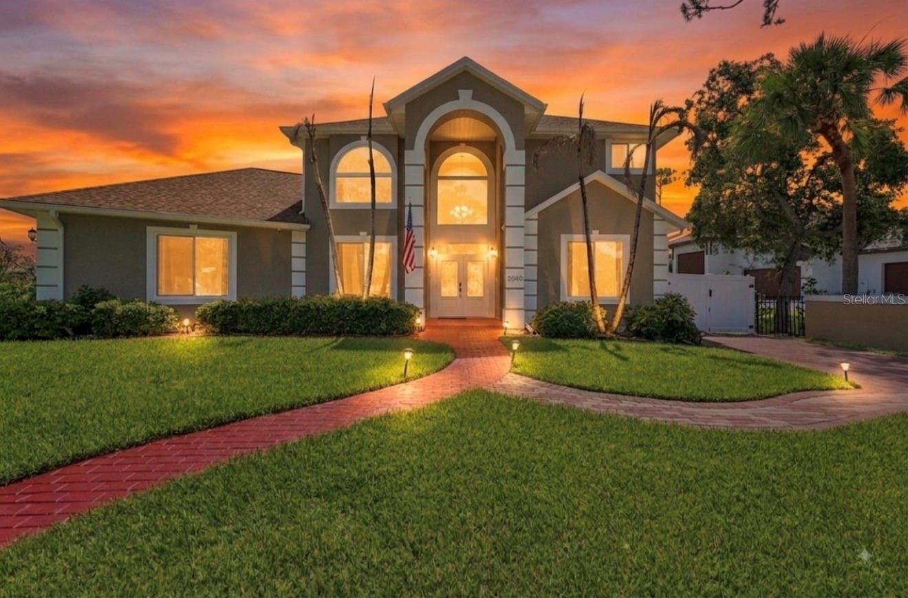 Foto de propiedad en 2340 NEWFOUND HARBOR DR MERRITT ISLAND con MLS# V4950663