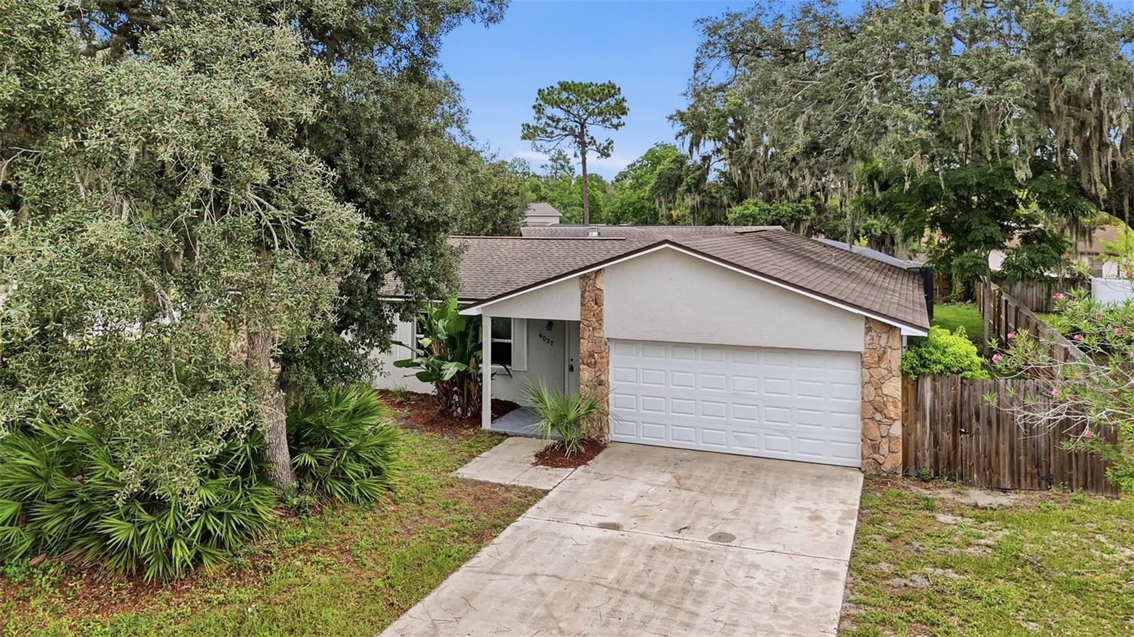 Foto de propiedad en 4027 WOODSONG DR ORLANDO con MLS# V4950725