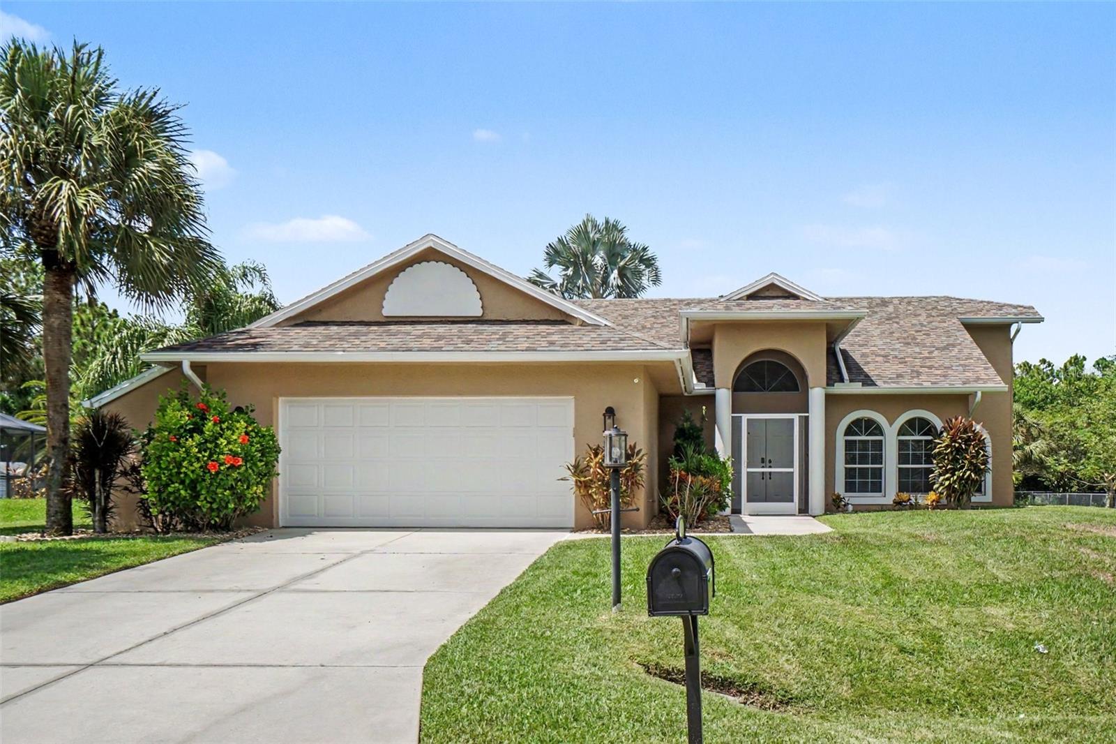 En Venta 405 POINSETTIA AVE, LEHIGH ACRES, FL 33972