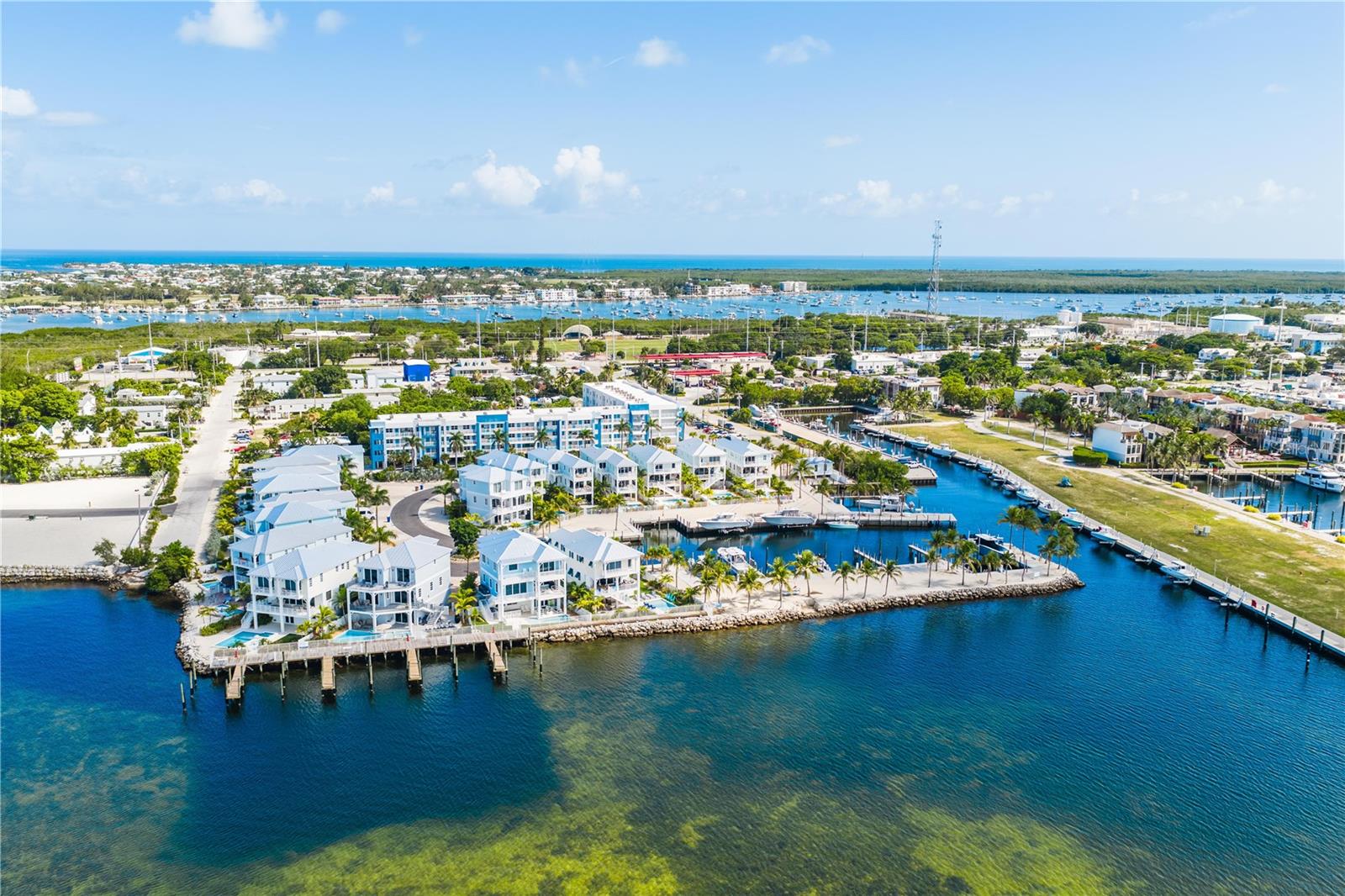 Foto de propiedad en 805 39TH STREET GULF MARATHON con MLS# W7882829
